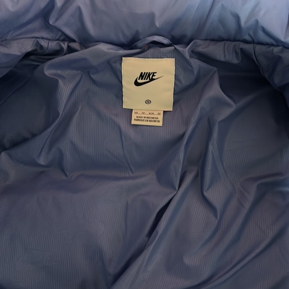 Nike Puffer Jacket - Picture 2 of 3